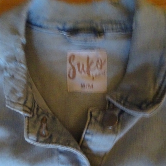 NEW WITH OUT TAGS SUKO JEANS CROPPED JEAN JACKET WITH FACTORY DISTRESSING - Picture 4 of 4
